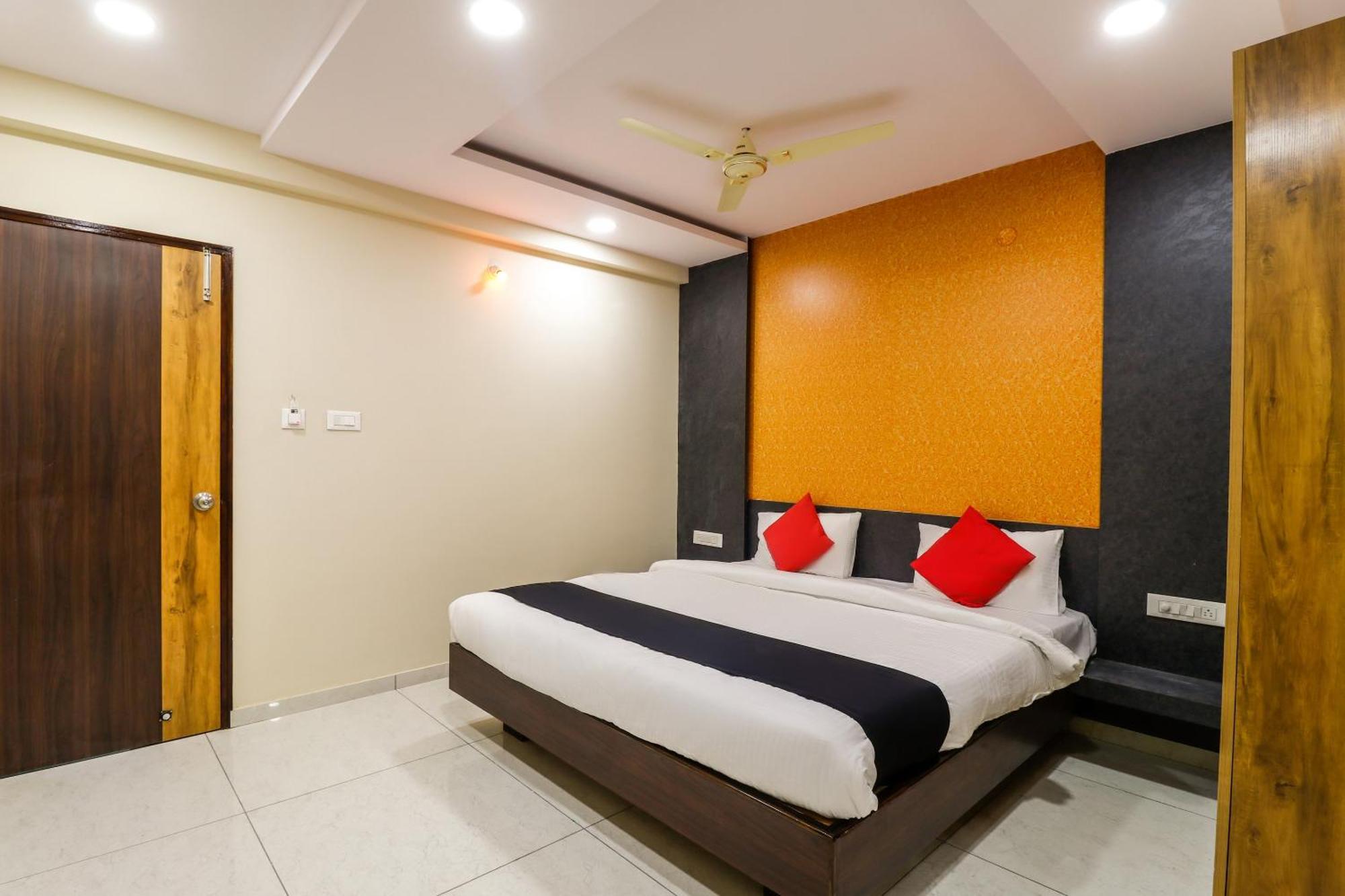 Capital O N R Residency Hotel Yelahanka Buitenkant foto