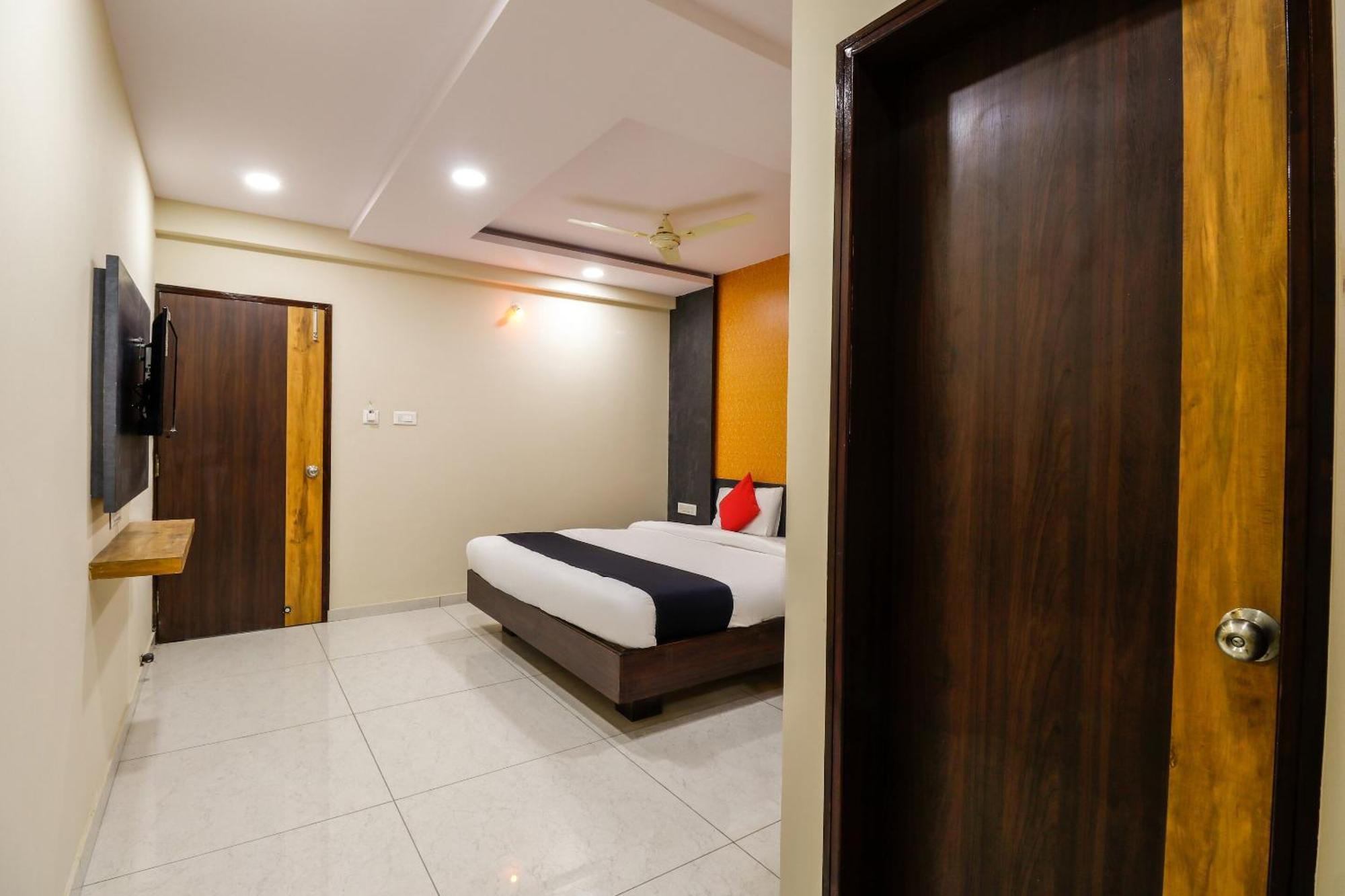 Capital O N R Residency Hotel Yelahanka Buitenkant foto