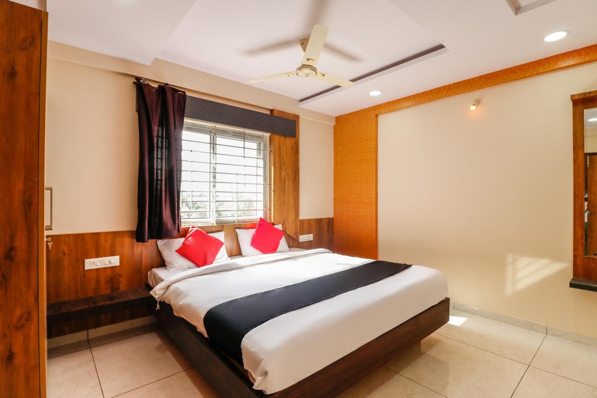 Capital O N R Residency Hotel Yelahanka Buitenkant foto