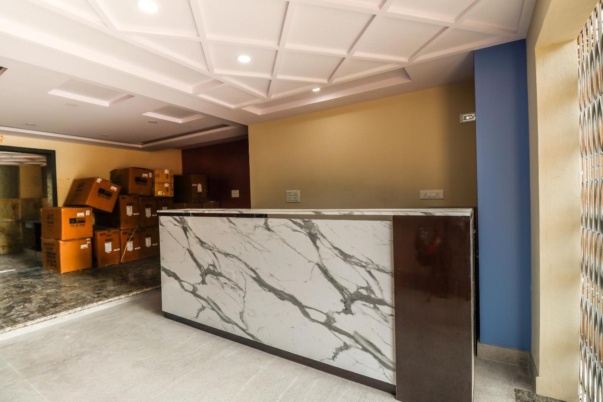 Capital O N R Residency Hotel Yelahanka Buitenkant foto